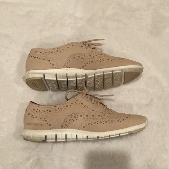 Cole Haan Zerogrand wingtip oxfords, beige leather, Sz 5B - Picture 3 of 5